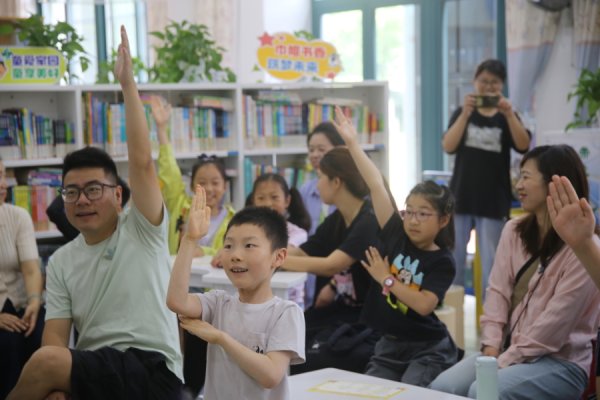 天天配资网 落实家校社协同育人理念，这个活动为孩子打造健康快乐成长“大本营”